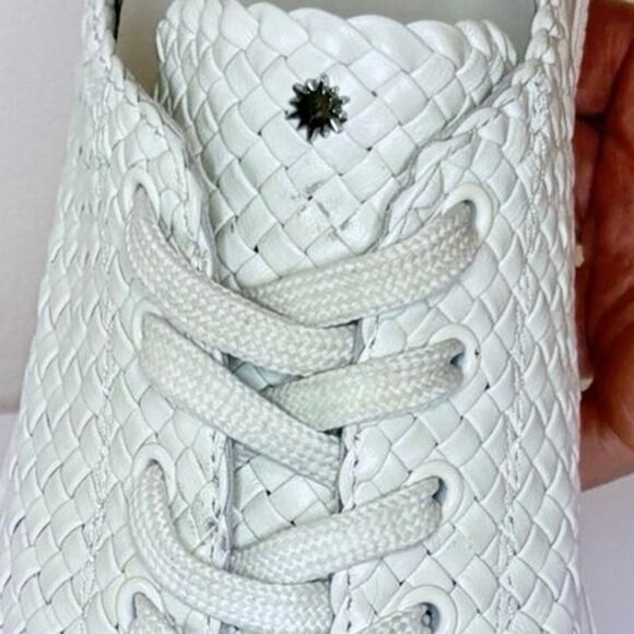 Stuart Weitzman Wova Low Top Sneaker Women's 9 | White | Woven Leather | EUC - Picture 6 of 10